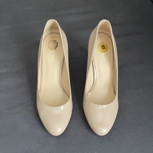 Nine West nude heels size 8